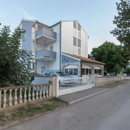 In Privlaka Mit Grill Und Terrasse Апартаменты