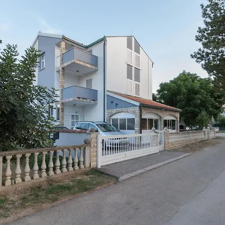 In Privlaka Mit Grill Und Terrasse Апартаменты *